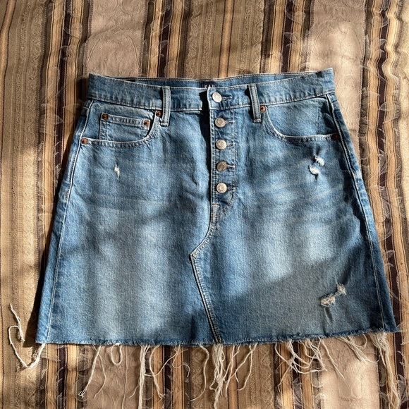 GAP Denim jean skirt with zig zag pattern, button up zipper area! - Picture 1 of 3